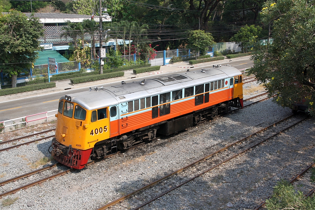 GEK 4005 (Co'Co', de, General Electric, Bj.1963, Fab.Nr. 34854) am 02.Mai 2024 als Verschubreserve in der Mae Nam Station.