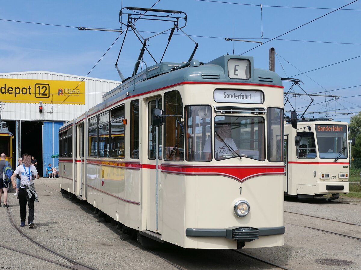 Gelenktriebwagen 1 der Rostocker Straßenbahn AG im Depot12 am Tag der offenen Tür am 03.08.2024