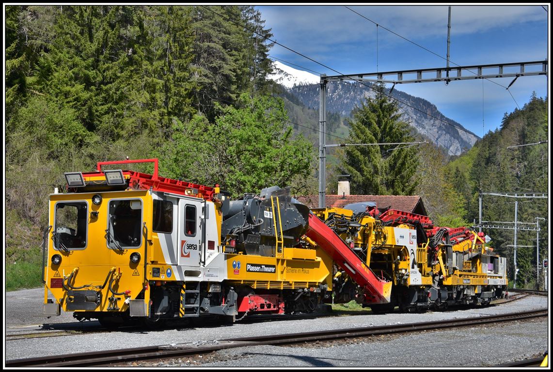 Gleisbaumaschine von Sersa in Trin. (06.05.2019)