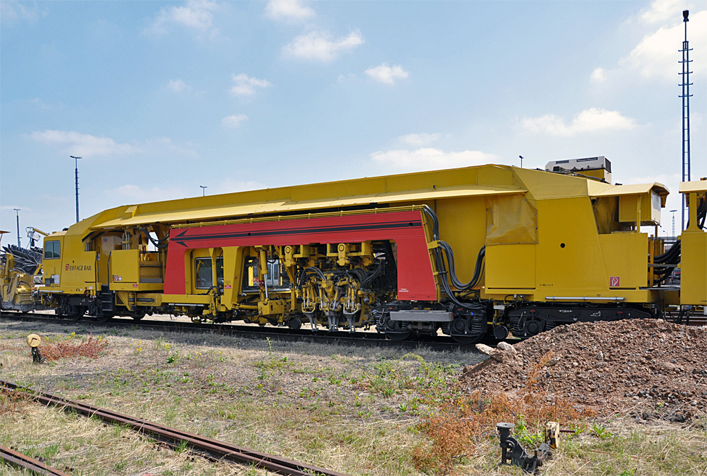 Gleisstopfmaschine Unimat 09 32 4S im Bf Euskirchen - 20.07.2013