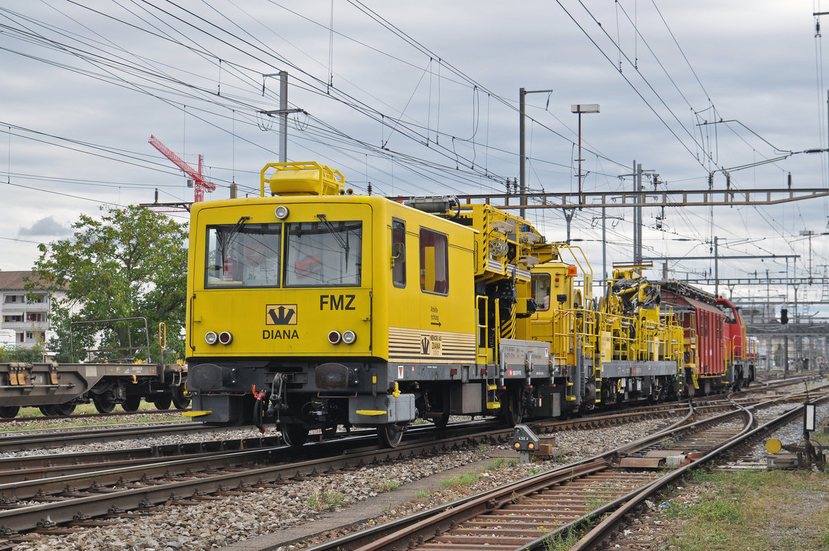 Gleisunterhalts Fahrzeug 40 85 95 88 003-5 durchfährt den Bahnhof Pratteln. Die Aufnahme stammt vom 16.09.2016.