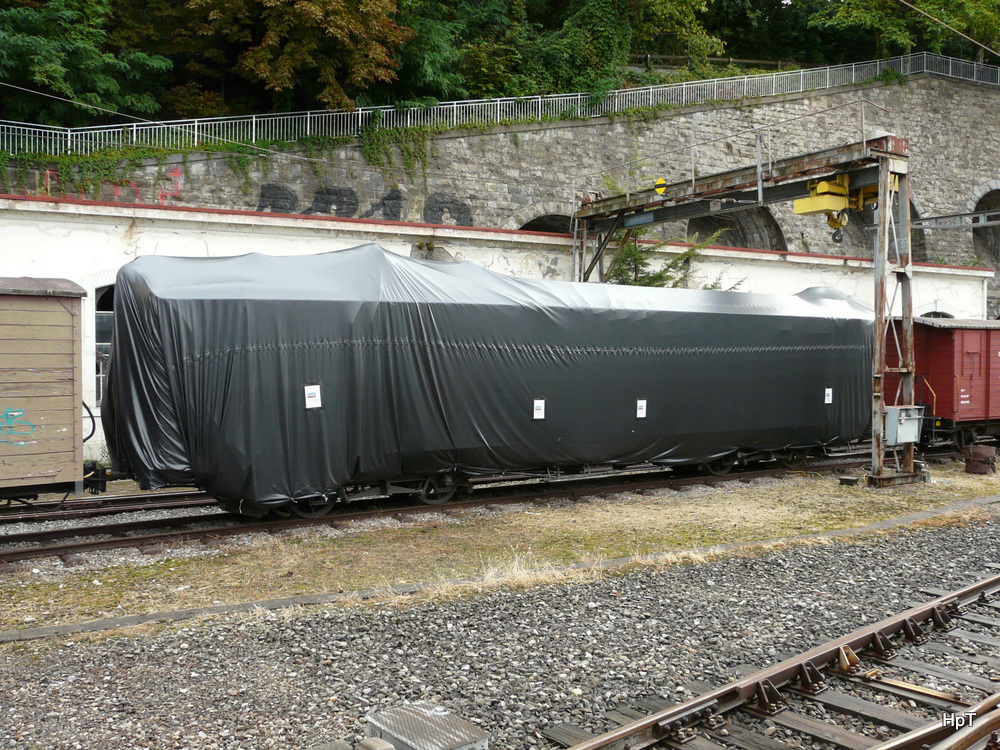 Goldenpass MVR/CEV - Gute Eingepackt ist der Oldtimer Triebwagen BDe 4/4 105 im Bahnhofsareal in Vevey am 17.09.2013