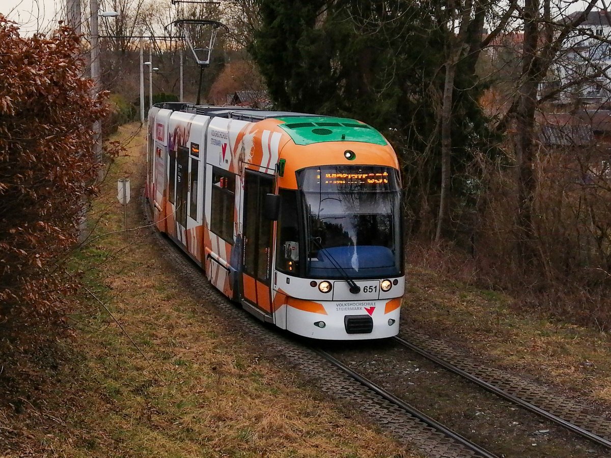 Graz. Am 29.02.2020 fuhr Cityrunner 651 auf der Linie
1. Die Garnitur konnte ich kurz vor der Einfahrt in die
Haltestelle St. Johann ablichten. 