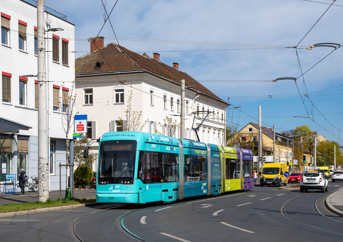 Graz 

Graz Linien Variobahn 226 mit der Vollwerbung für die SmartCity als Linie 7 bei der Eggenberger Allee, 15.04.2020