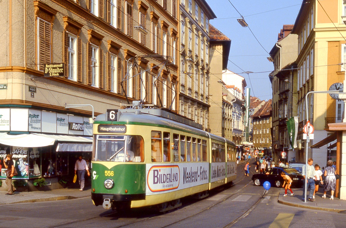 Graz Tw 556 erreicht aus der Murgasse kommend die Hauptbrcke, 17.09.1987.