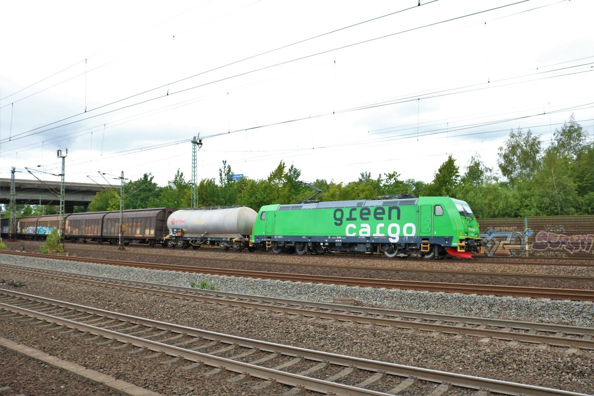 GREEN Cargo Br 5405 am 16.07.19 in Hamburg Harburg vom Bahnsteig aus fotografiert