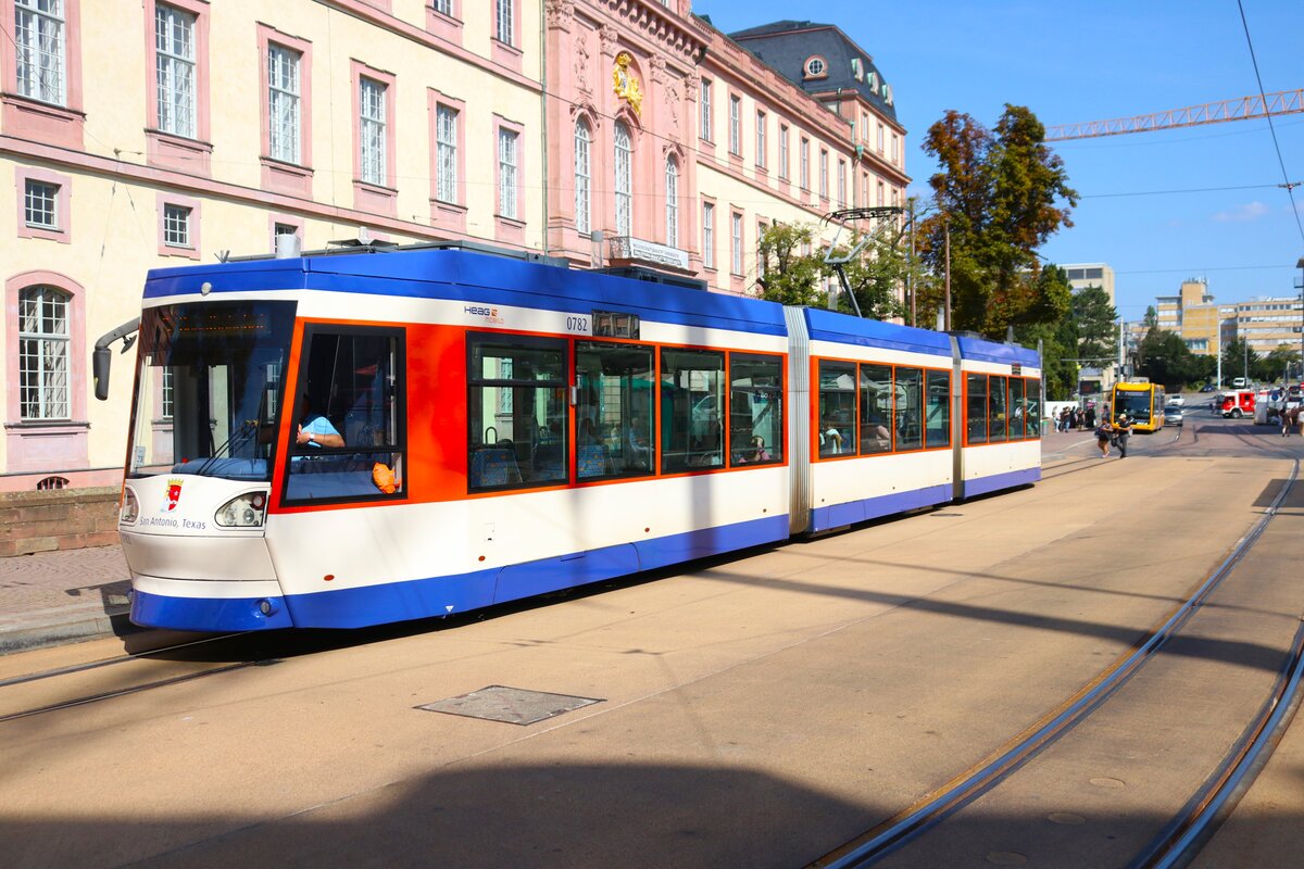 HEAG mobilo Straßenbahn Darmstadt Adtranz ST14 Wagen 0782 am 07.09.24 in der Innenstadt