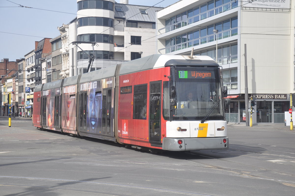 Hermelijn 7204 mit Werbung für Emirates aufgenommen 26/03/2017 am Franklin Rooseveltplaats