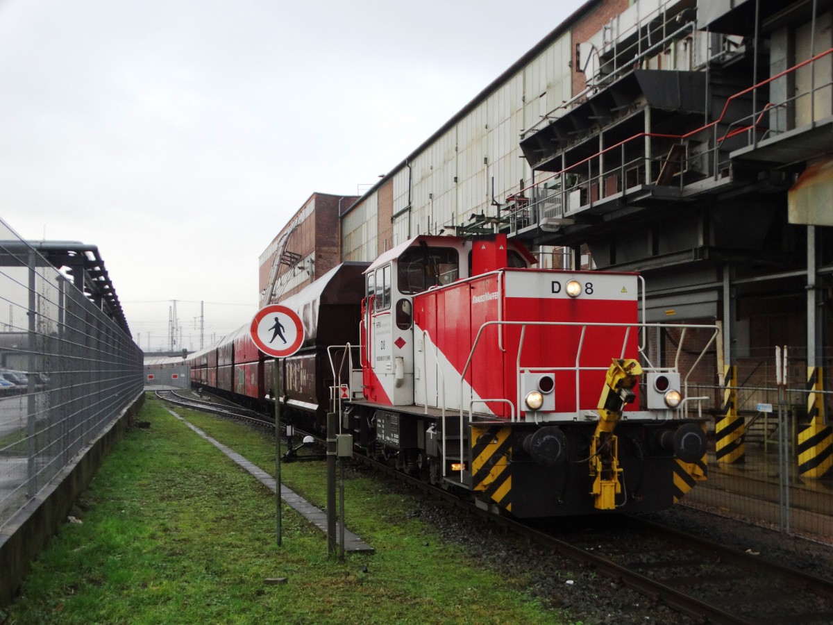 HFM Krauss Maffei MH05 D8 (98 80 0505 011-3 D-HFM) drückt am 04.01.16 Kohlewagen in den Übergabebahnhof Frankfurt Griesheim vom einen Gehweg aus fotografiert