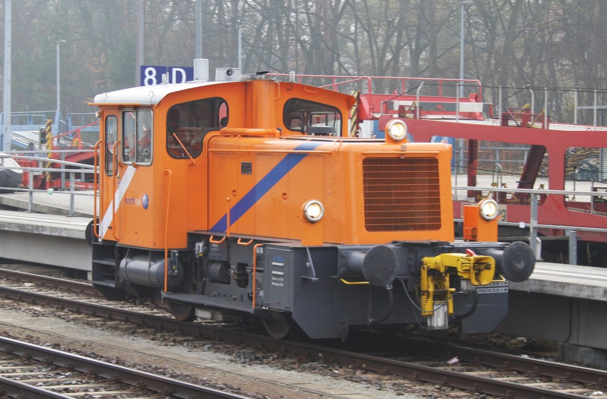 Hier 335 045-1 als Lz, bei der Durchfahrt am 29.3.2014 durch Berlin Wannsee.