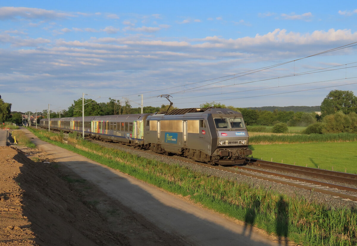 Hochfelden - 18. Juli 2024 : BB 26158 am TER 830110 von Strasburg nach Saarburg.