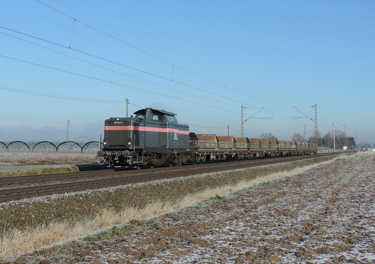 Hohberg - 20. Januar 2024 : Joseph Hubert Lok 212 055 mit Flachwagen (Bauzug ?) unterwegs in Richtung Süden.

Link zum Video : https://www.youtube.com/watch?v=Cn7W-Wk7X38