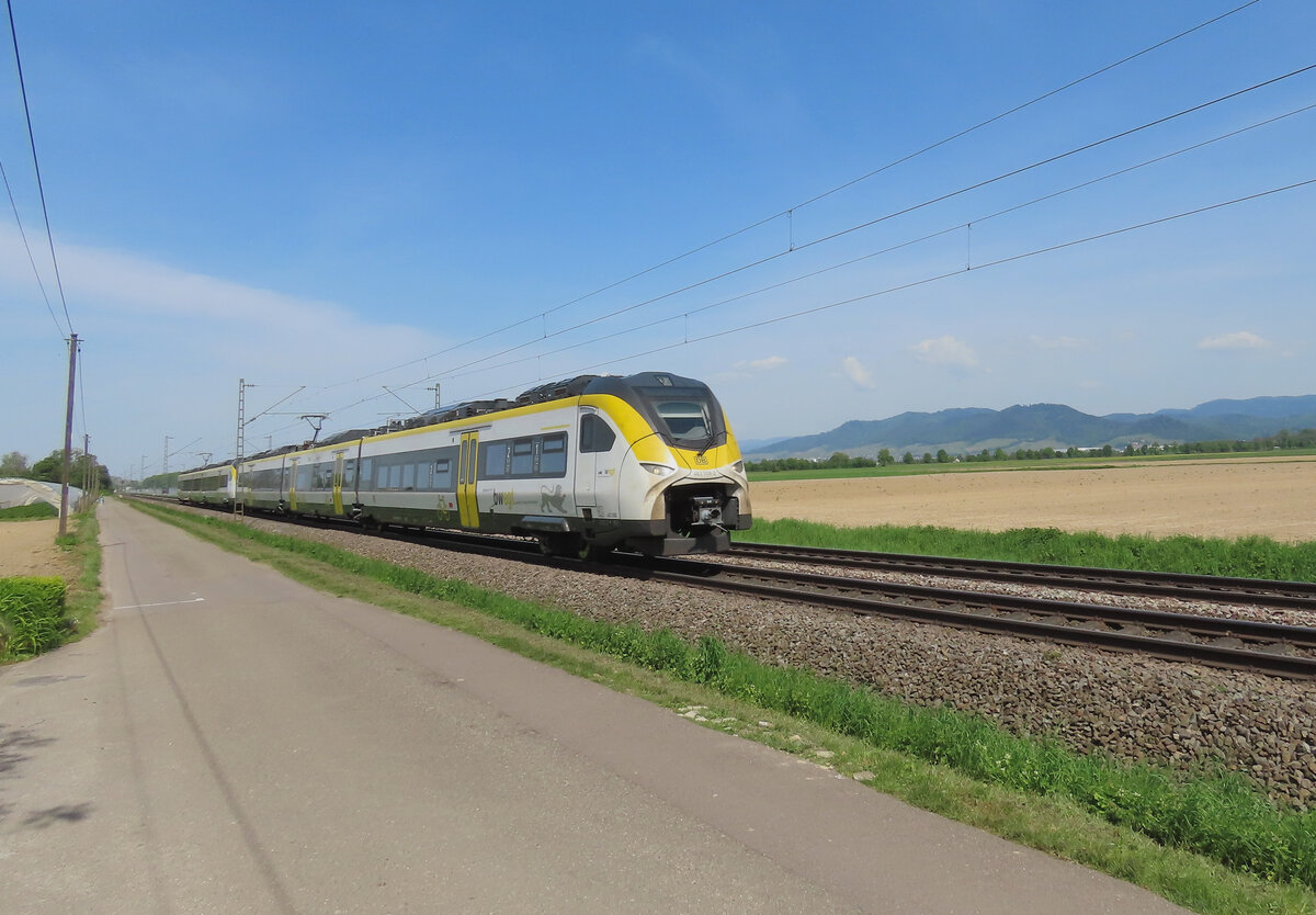 Hohberg - 30. April 2024 : 463 508 + 504 an der RB 17179 von Offenburg nach Müllheim. 

Link zum Video : https://www.youtube.com/watch?v=QwP3wvytr5o&t=3s