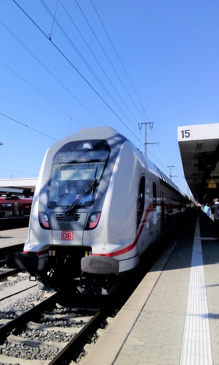 IC 2 von Karlsruhe über Stuttgart und Crailsheim im Nürnberger Hbf und wird bald
nach Karlsruhe zurück fahren. 
Aufgenommen am 20.04.2019.