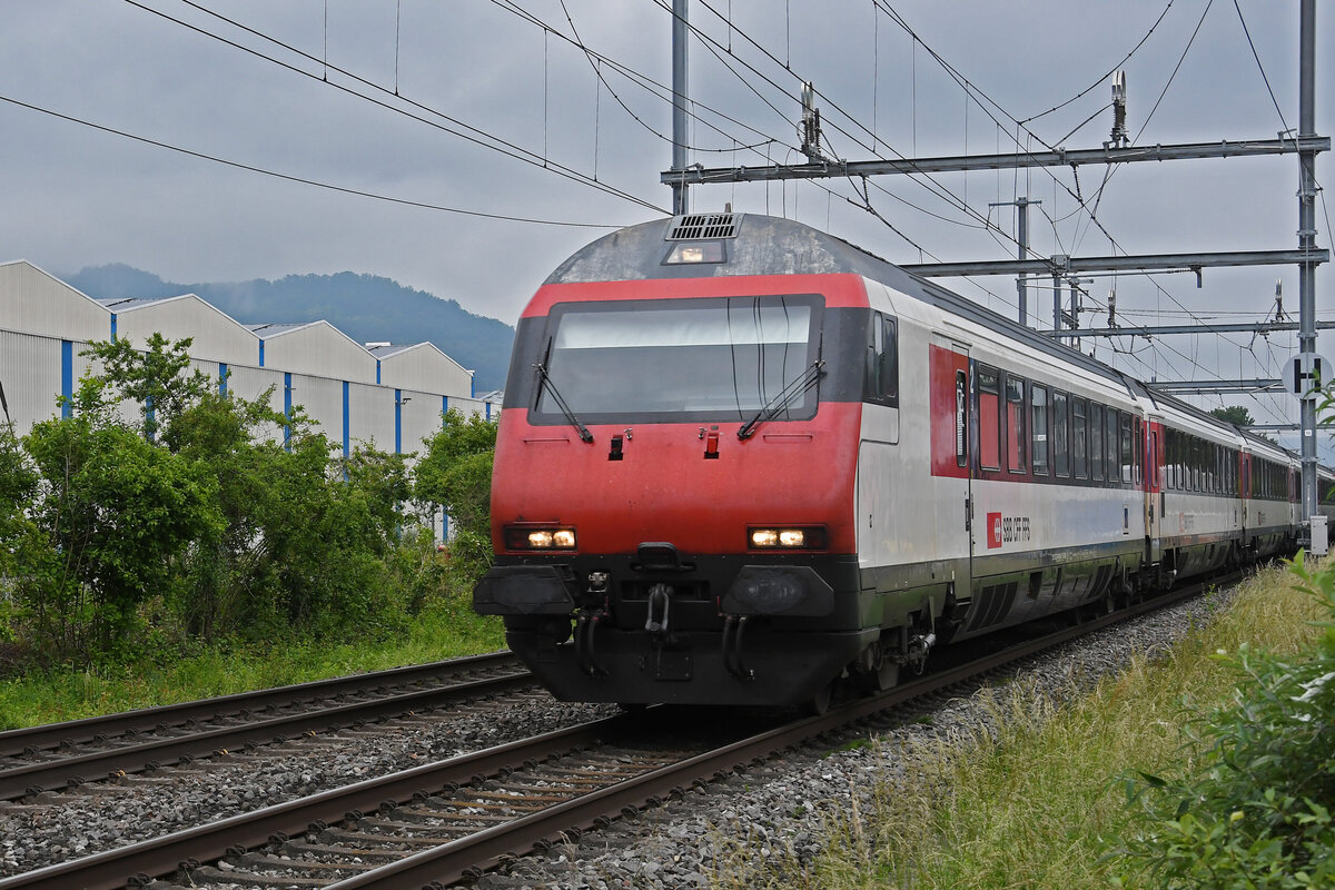 IC Steuerwagen Bt 50 85 28-94 968-0 fährt am 03.06.2024 Richtung Bahnhof Lausen.