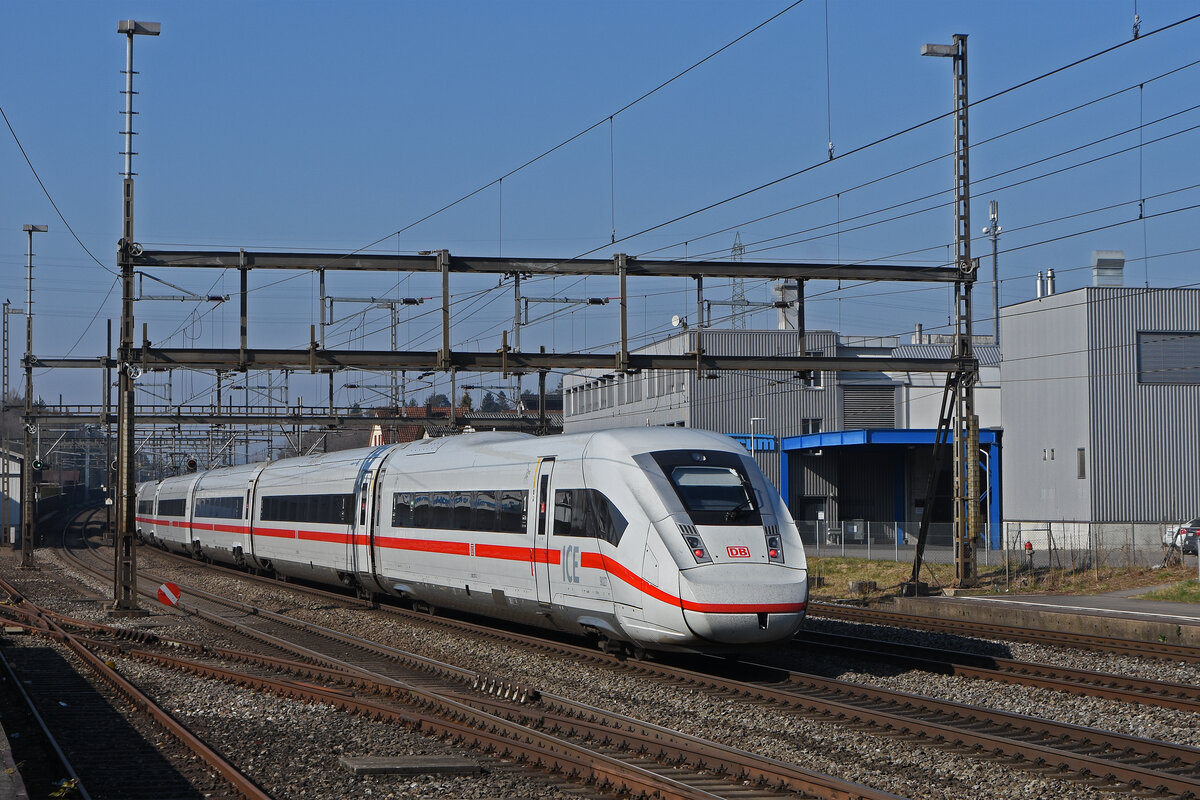 ICE 4 0812 027-2 durchfährt den Bahnhof Rupperswil. Die Aufnahme stammt vom 10.03.2022.