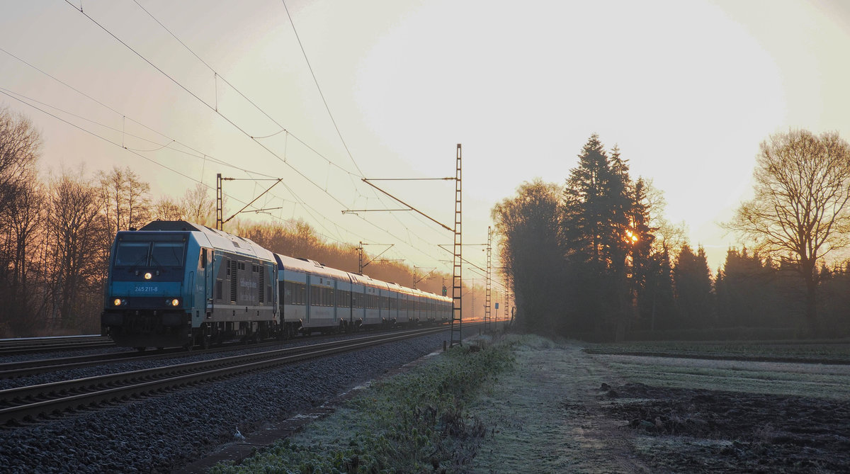 Im eindrucksvollen Morgenlicht passiert 245 211 der DB Regio mit dem RE 11008 nach Westerland (Sylt) Halstenbek, 02.12.2017.