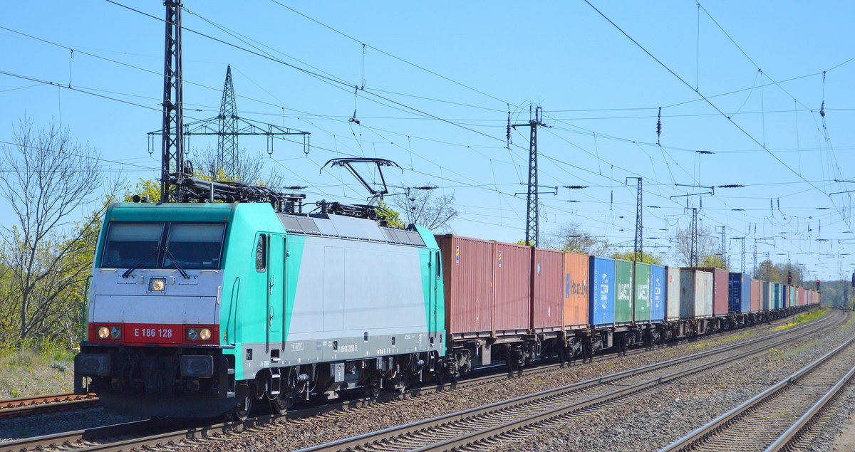 ITL - Eisenbahngesellschaft mbH, Dresden [D] mit  E 186 128  [NVR-Nummer: 91 80 6186 128-5 D-ITL] mit Containerzug am 20.04.20 Bf. Saarmund.
