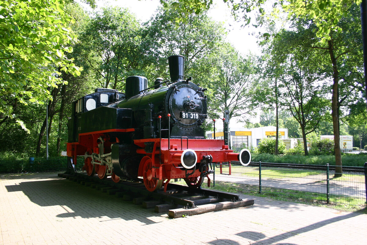 Jedes Ding hat zwei Seiten, so auch die 91 319  Pngelanton , auf meinem zweiten Bild der Lok vom 19.05.2007 in Mnster-Gremmendorf.