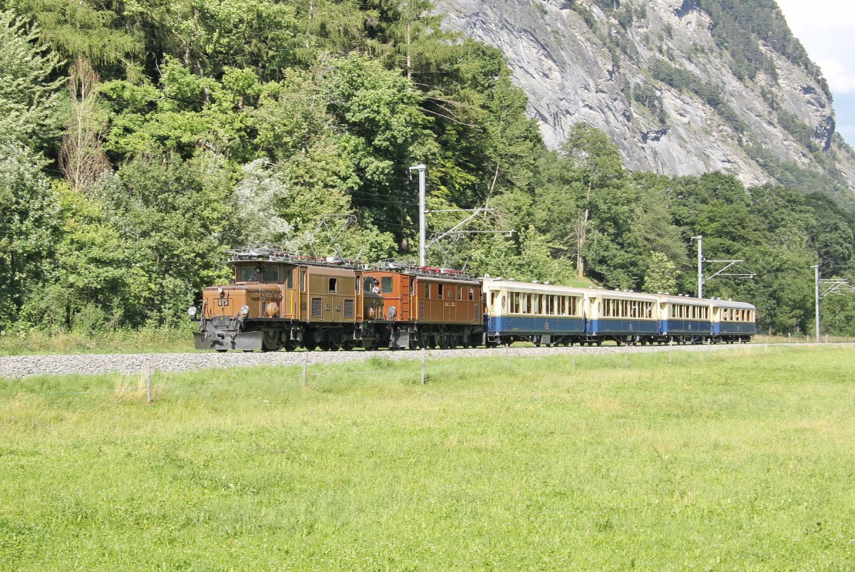 Jubiläum,125 Jahre RhB.Museumslok Ge6/6 I Nr.415(Krokodil)und Ge4/6 Nr.353 mit einem Pullmanzug nach Landquart,zwischen Grüsch und Malans.17.07.14