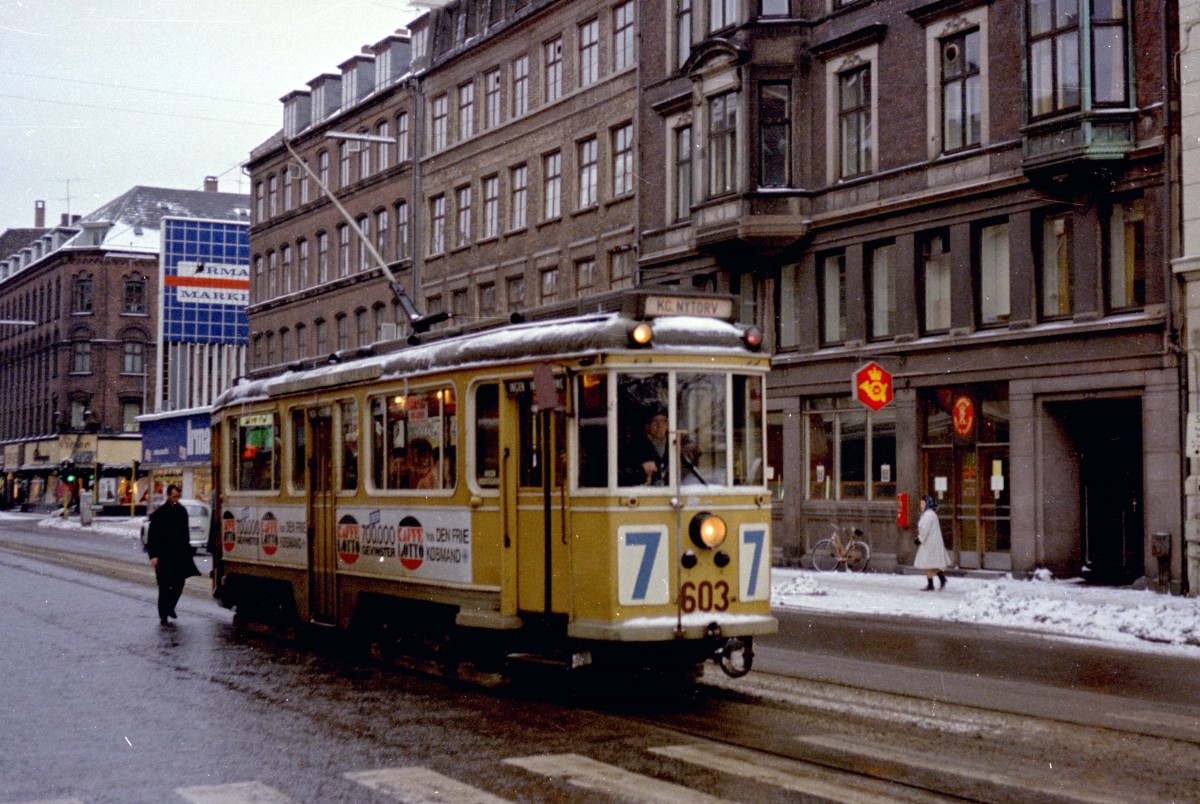 København / Kopenhagen Københavns Sporveje SL 7 (Tw 603) Nørrebrogade / Peblinge Dossering / Dronning Louises Bro am 1. Januar 1969. - Scan von einem Farbnegativ. Film: Kodacolor X.