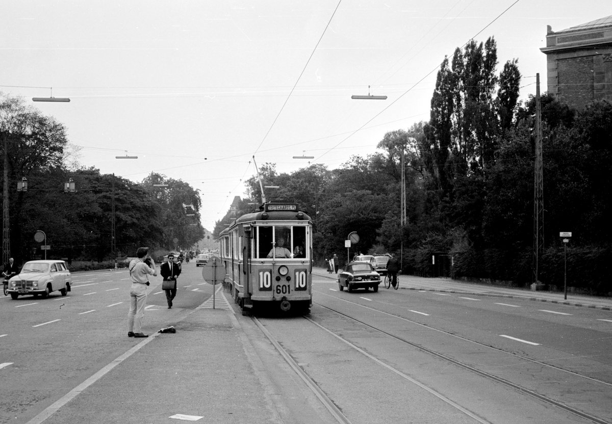 København / Kopenhagen Københavns Sporveje SL 10 (Tw 601 + Bw 15xx) Centrum, København K, Sølvgade / Øster Voldgade im Juni 1968. - Scan von einem S/W-Negativ. Film: Ilford FP3.