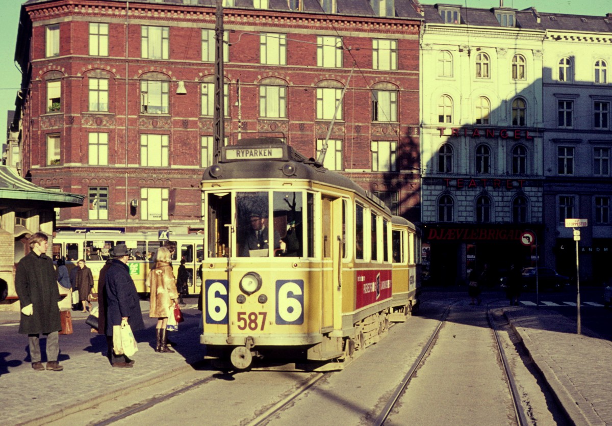 København/ Kopenhagen Københavns Sporveje SL 6 (KS-Grossraumtriebwagen 587) Trianglen am 25. März 1969.