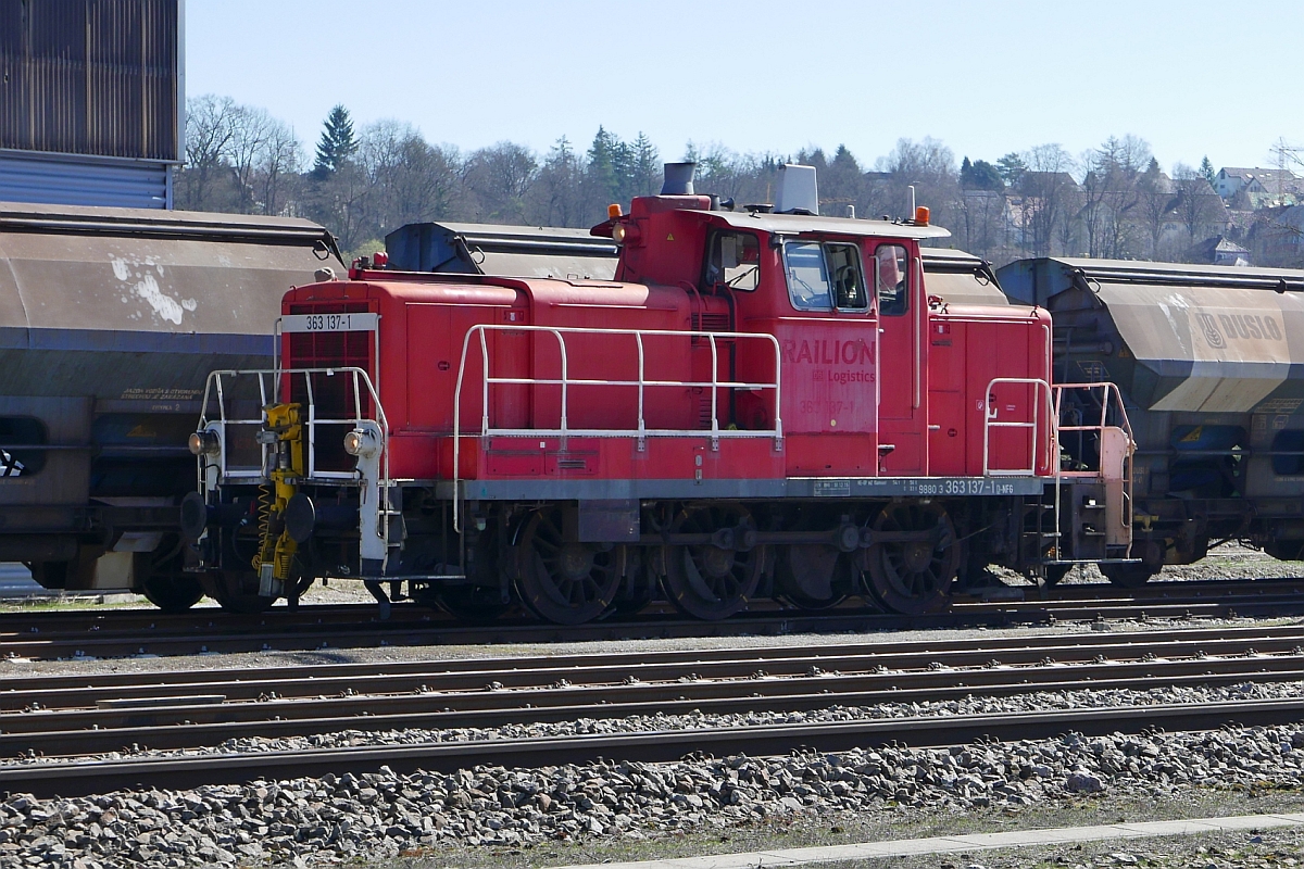 Keine Rangierttigkeit fr 98 80 3 363 137-1 D-NFG am 27.03.2017 im Bahnhof von Biberach (Ri).