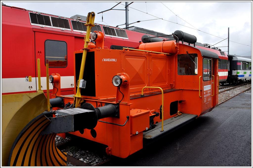 Köf 708  s`Mandarinli  Tm 9885 5 237 708-3 in SamstAGERN. (13.11.2014)