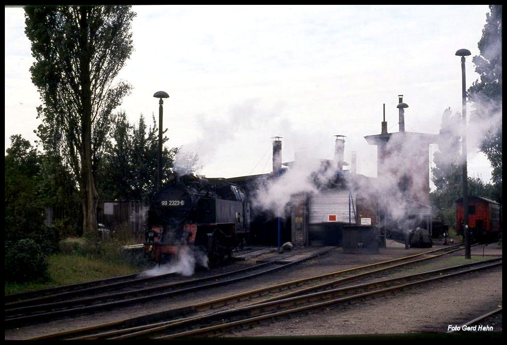 Kühlungsborn West am Morgen des 3.10.1991: 992323 rangiert zum Zug