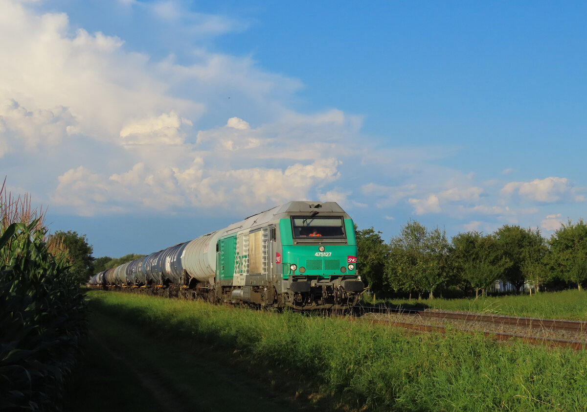 La Wantzenau - 13. August 2024 : Rheintalbahn Umleiter vom 9. bis 31. August 2024. Die BB 75127 zieht eine Kesselzug von Wörth nach Kehl. Am Zugschluss befindet sich die SBB 482 006.