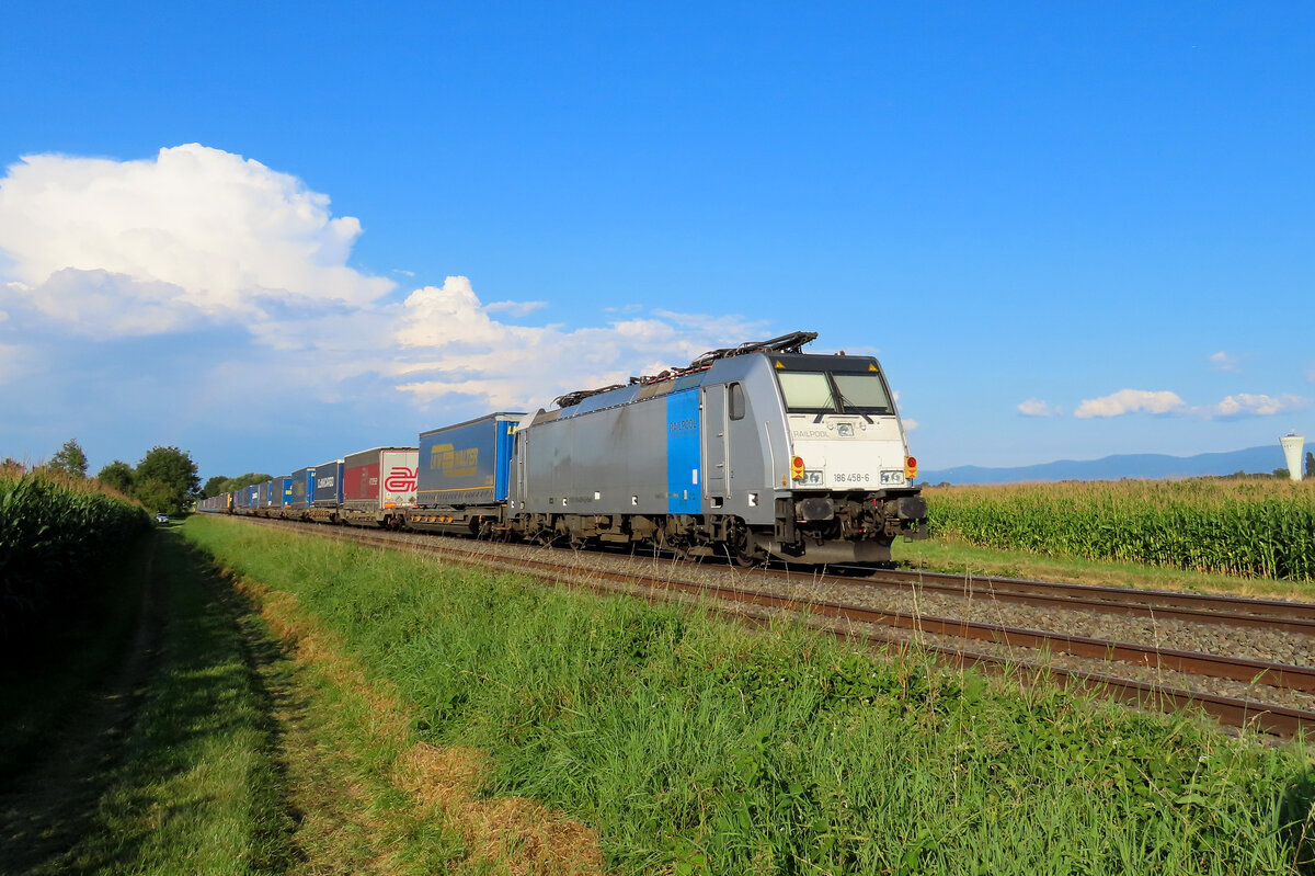 La Wantzenau - 13. August 2024 : Rheintalbahn Umleiter vom 9. bis 31. August 2024. Die Railppol Lok 186 458 befindet sich am Ende eines Containerzuges von Kehl nach Wörth. Der Zug ist von der BB 75124 gezogen.