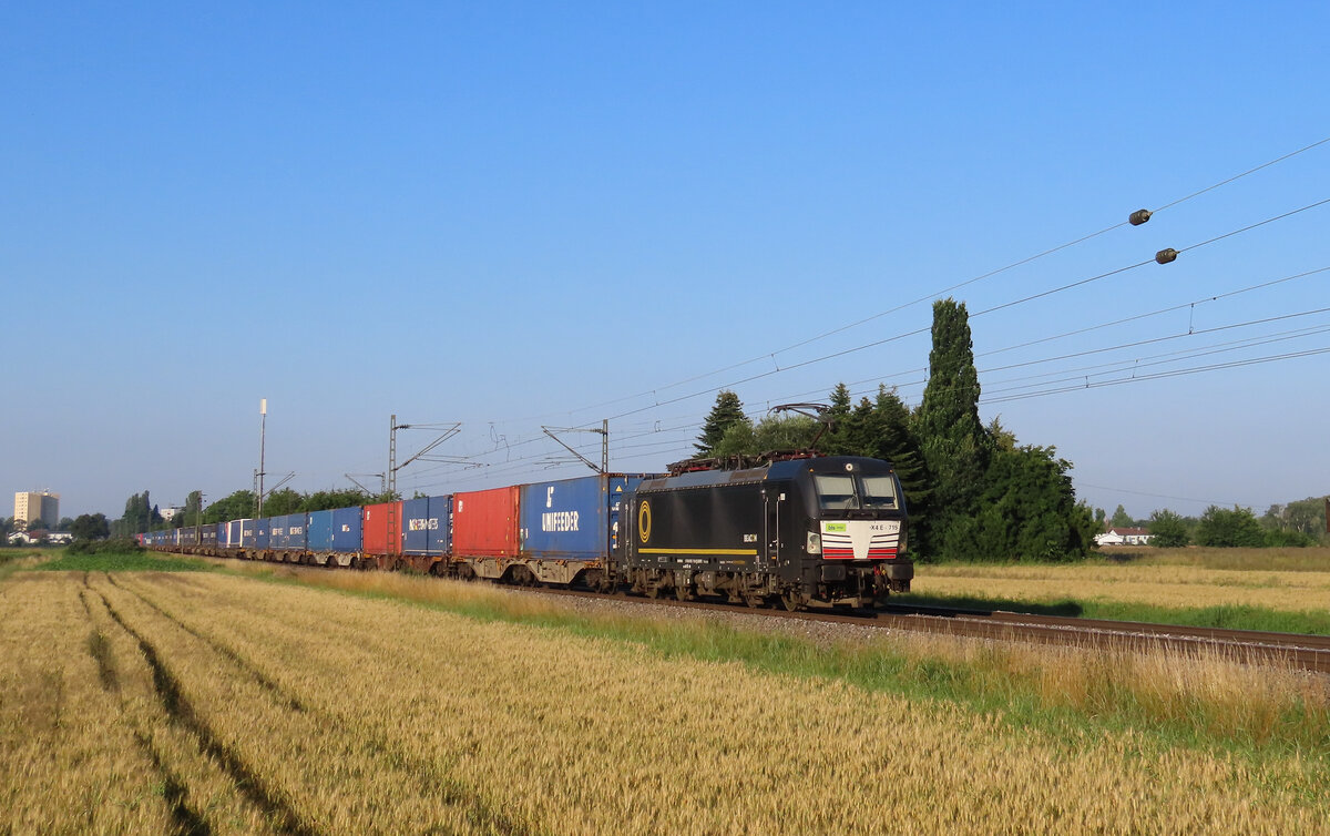 Lahr/Schwarzwald - 24. Juni 2024 : Beacon 193 715 mit einem Kombi nach Offenburg.

Link zum Video : https://www.youtube.com/watch?v=GjM6I2gw_4U&lc=Ugy3aYqf4QrR8uwarq54AaABAg