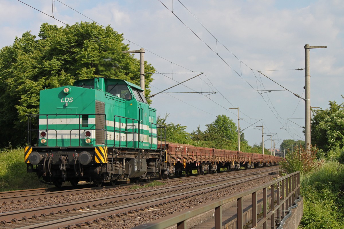 LDS 203 127 zog am 4.6.13 einen Schotterzug durch Brühl.