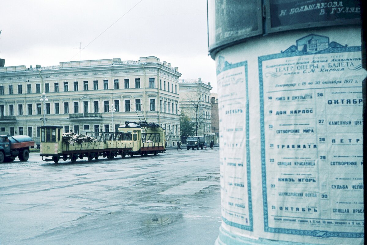 Leningrad_10-1977_Güterzug Innenstadt