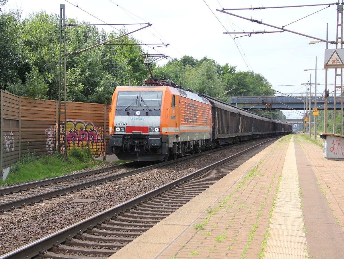 Locon 189 820 (Locon 501) mit Schiebewandwagen in Fahrtrichtung Seelze. Aufgenommen am 10.07.2013 in Dedensen-Gümmer.