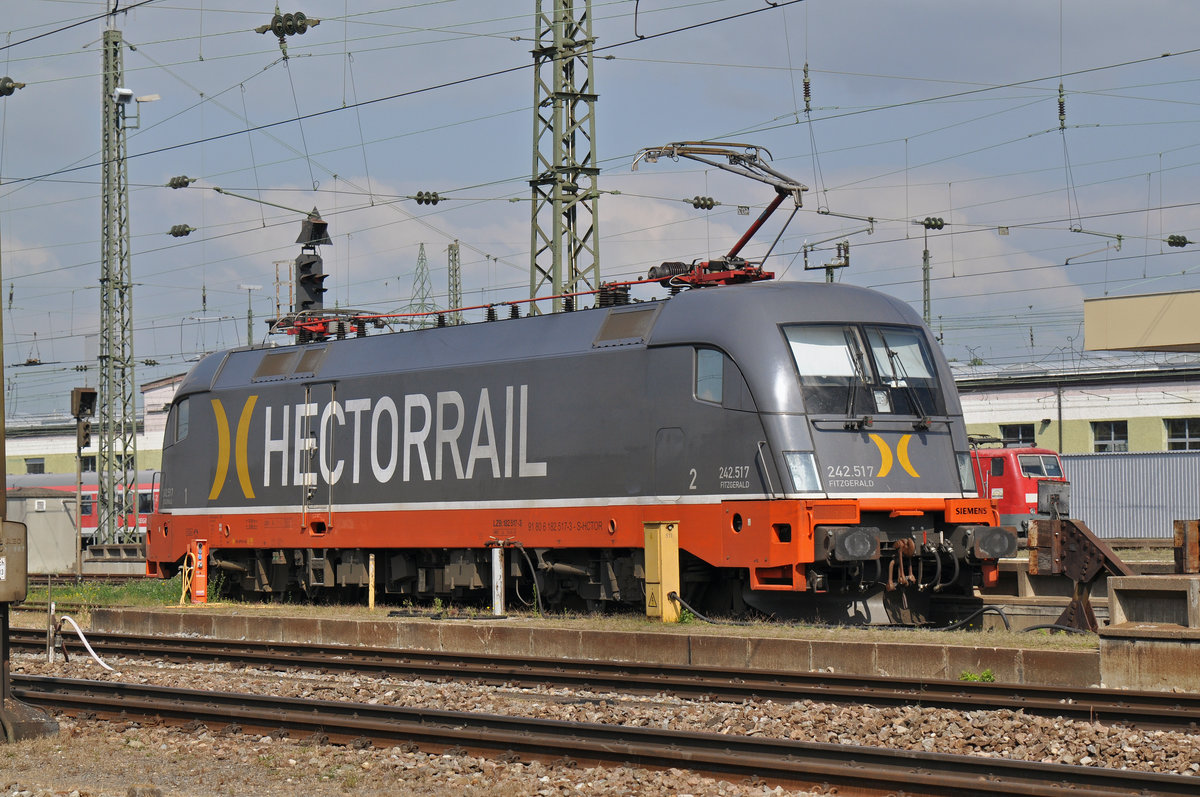 Lok 242 517-3 wartet beim Badischen Bahnhof auf den nächsten Einsatz. Die Aufnahme stammt vom 21.09.2016.