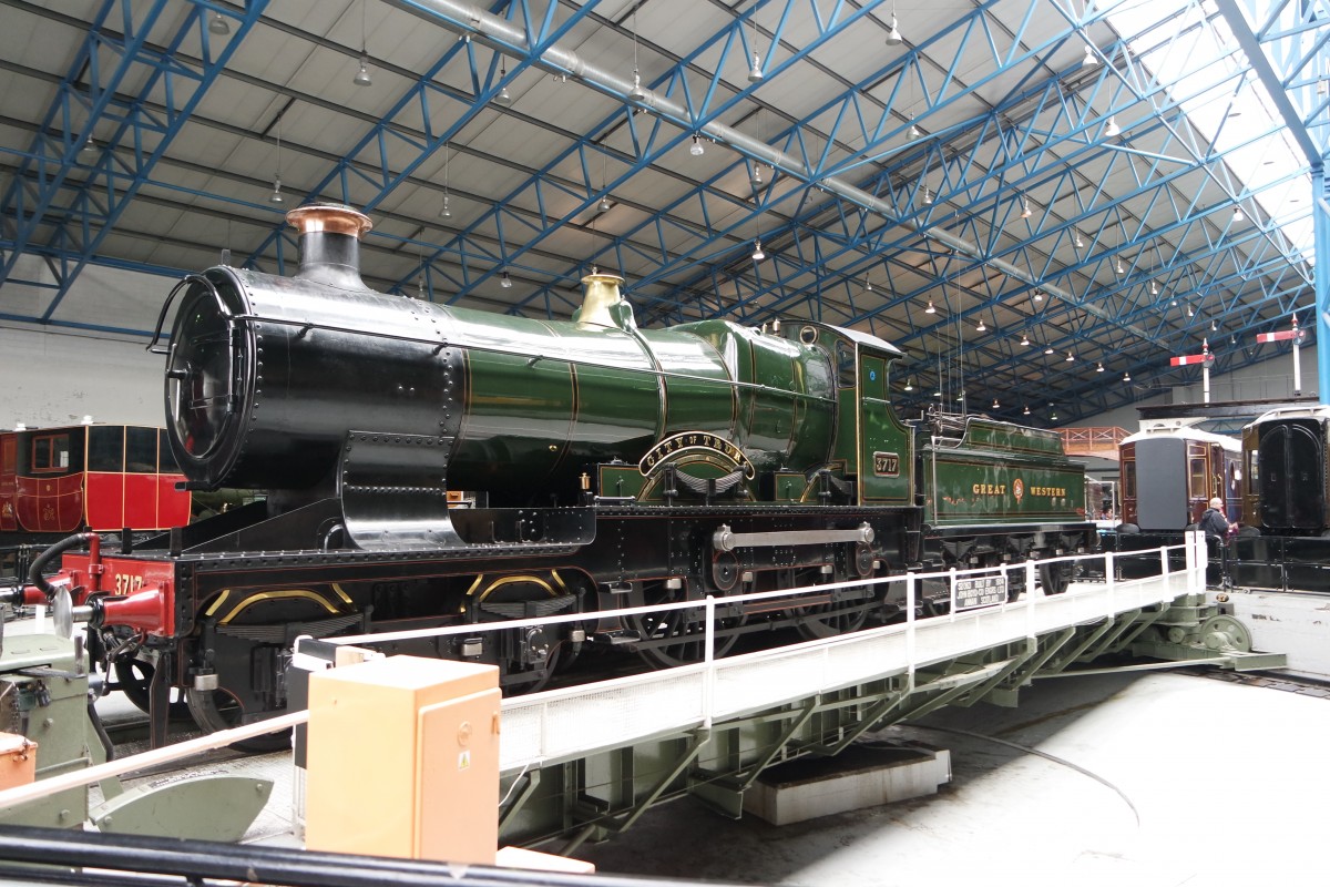 Lok 3717  City of Truro  auf der Drehscheibe im National Railway Museum York.01.04.2015.