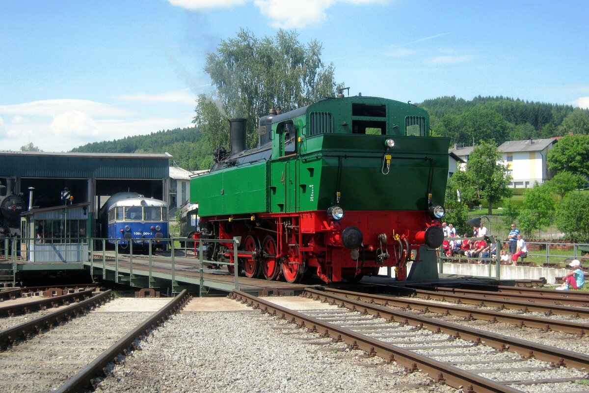  Lok-4 in Ampflwang am 27 Mai 2012: hier geht sie von die Drehscheibe.