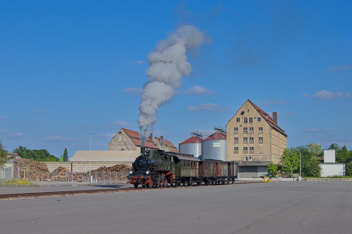 Lok 7348  Kattowitz  der Museumseisenbahn Minden bei einer Fotofahrt im Hafen Berenbusch (11.05.2024)