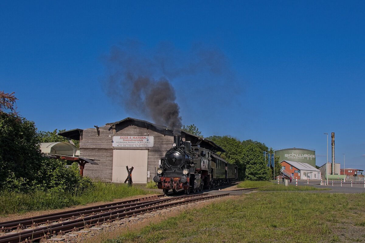 Lok 7348  Kattowitz  der Museumseisenbahn Minden bei einer Fotofahrt im Hafen Berenbusch (11.05.2024)