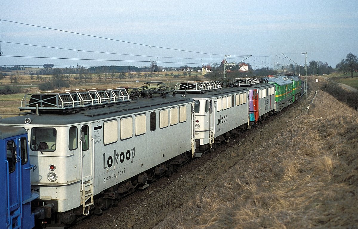  Lokzug mit WAB 28 + 30  bei Eutingen  07.03.03