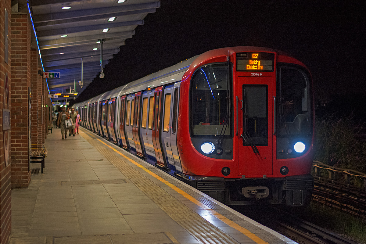 London Underground District Line, S-Stock 21376, West Ham, 07.08.2016. 