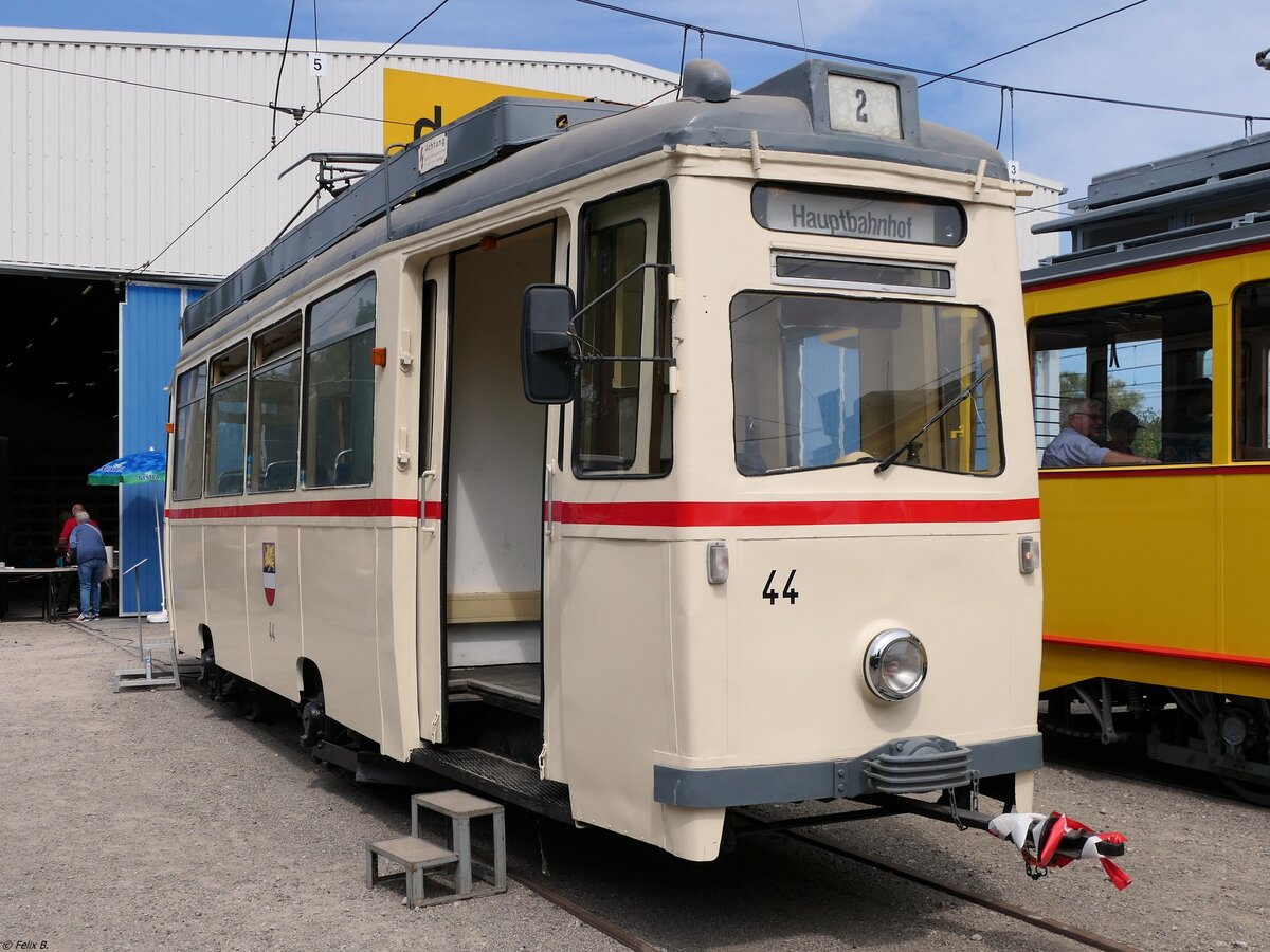 Lowa Triebwagen 44 der Rostocker Straßenbahn AG im Depot12 am Tag der offenen Tür am 03.08.2024