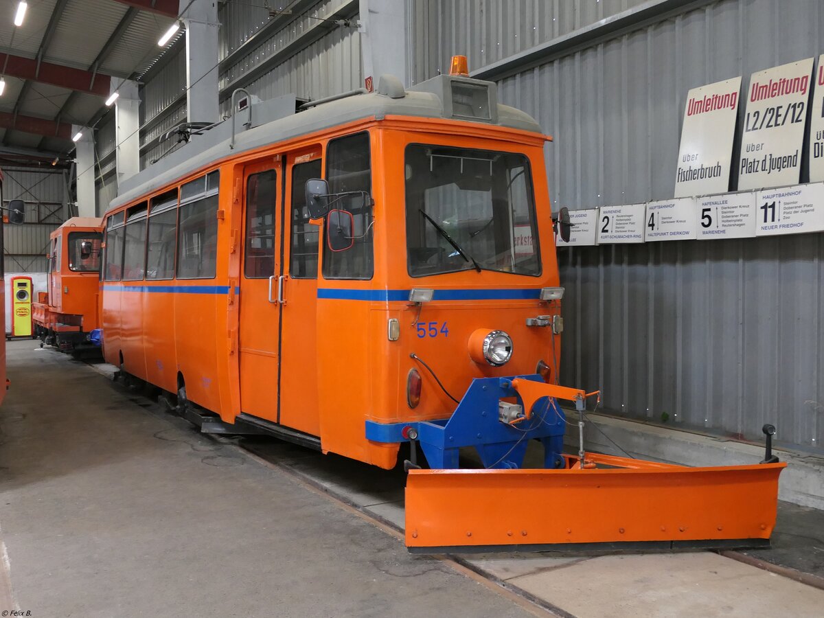 Lowa Wagen 554 der Rostocker Straßenbahn AG im Depot12 am Tag der offenen Tür am 03.08.2024