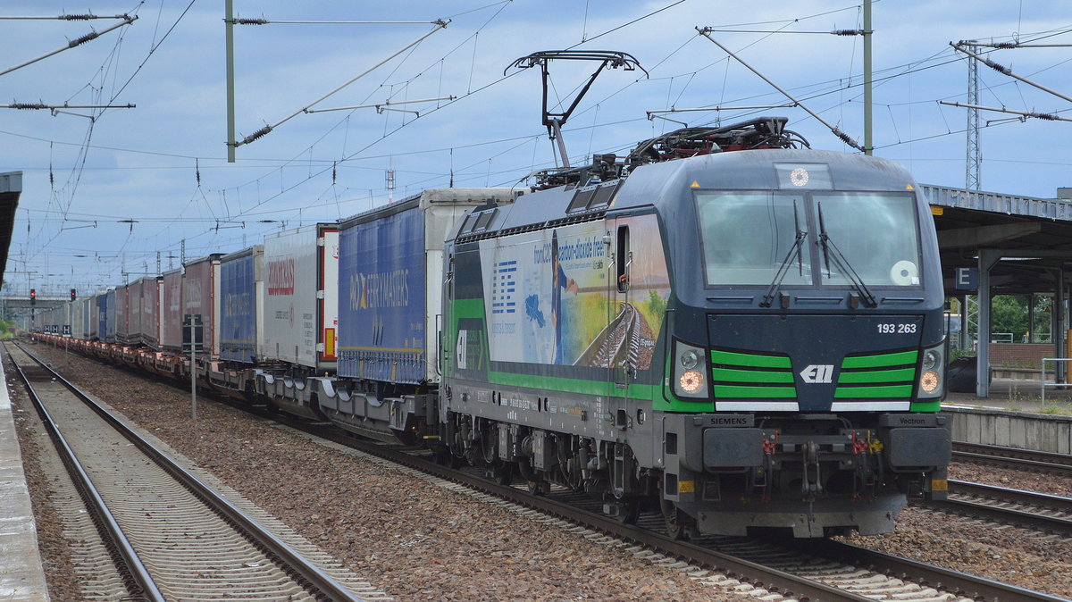 LTE Logistik- und Transport GmbH mit ELL Vectron  193 263   [NVR-Nummer: 91 80 6193 263-1 D-ELOC] mit KLV-Zug aus Polen Richtung Rotterdam am 05.07.19 Bahnhof Flughafen Berlin-Schönefeld.