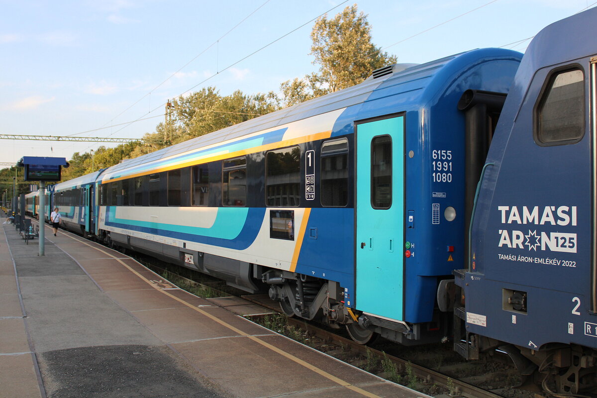 MÁV H-START 61 55 19-91 108-0 Amz im IC 871  Balaton  nach Budapest Déli, am 17.07.2024 in Keszthely.