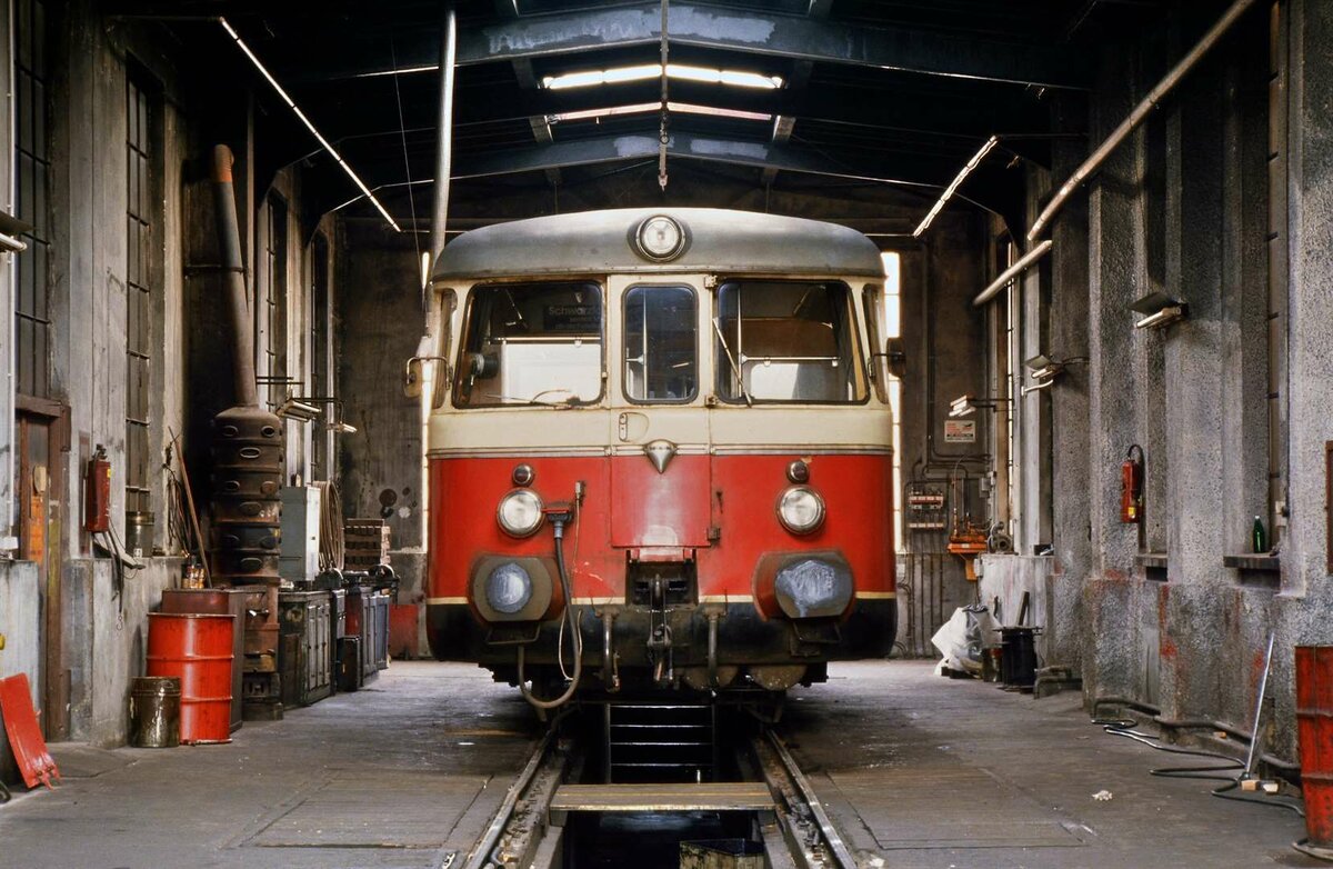 MAN-Schienenbus VT 5 der Hohenzollerischen Landesbahn im Bw Gammertingen, 29.10.1984. Ich hatte eine Erlaubnis, dort zu fotografieren.