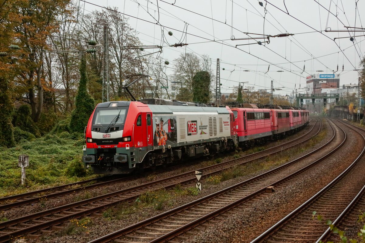 MEG 159 239-3 mit 151 126-0, 151 109-6, 151 155-9, 151 049-4, 155 206-6 & 155 182-9 in Wuppertal, am 08.11.2024.