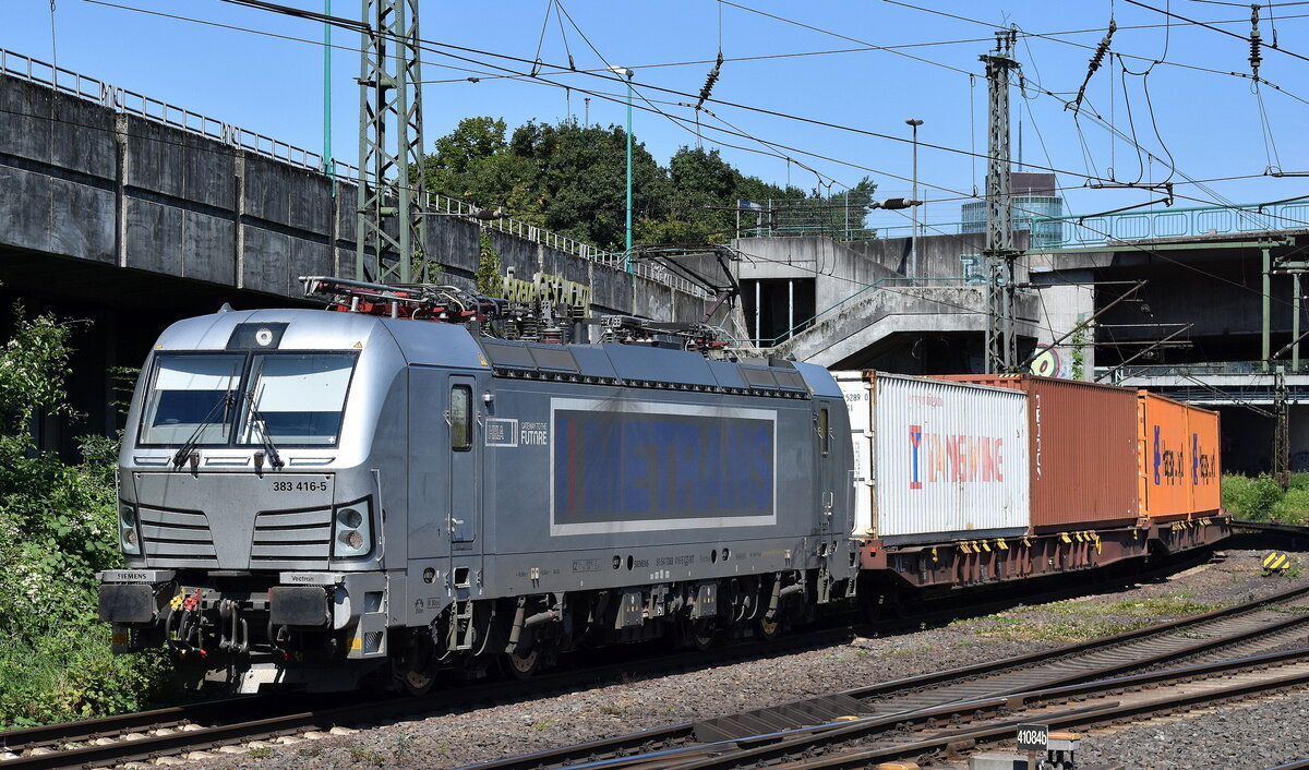 METRANS a.s., Praha [CZ]  mit ihrer  383 416-5  [NVR-Nummer: 91 54 7383 416-5 CZ-MT] verlässt mit einem Containerzug den Hamburger Hafen am 30.07.24 Höhe Bahnhof Hamburg Harburg.